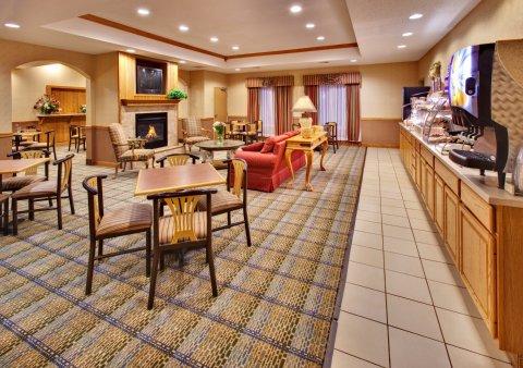 Holiday Inn Express & Suites Clinton By Ihg Экстерьер фото