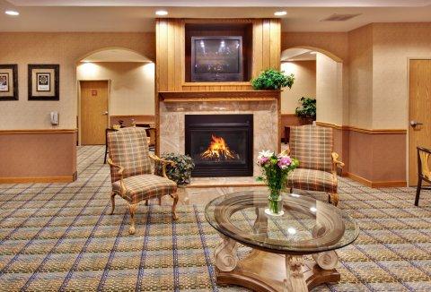 Holiday Inn Express & Suites Clinton By Ihg Экстерьер фото