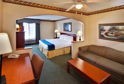 Holiday Inn Express & Suites Clinton By Ihg Экстерьер фото