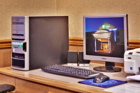 Holiday Inn Express & Suites Clinton By Ihg Экстерьер фото