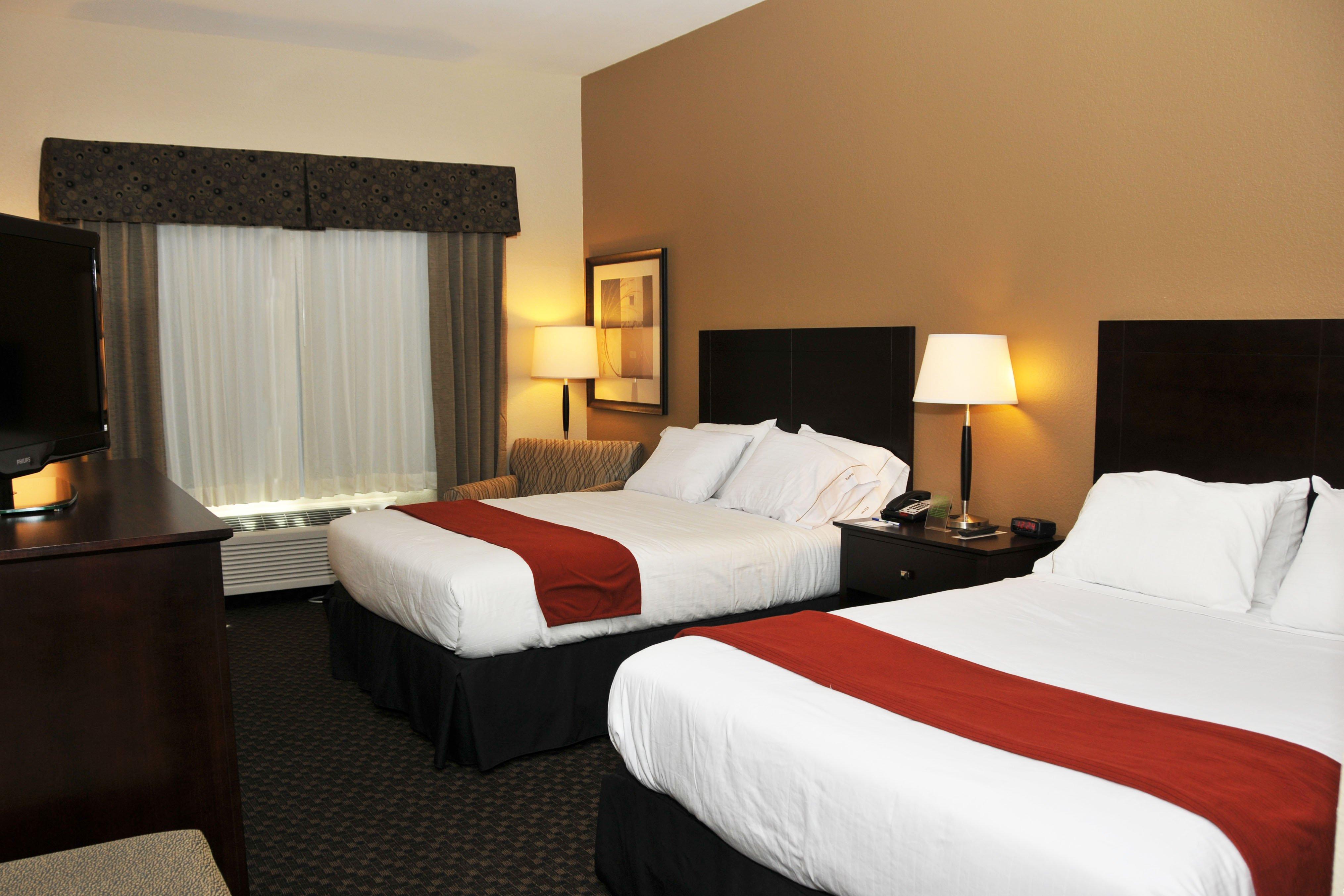 Holiday Inn Express & Suites Clinton By Ihg Экстерьер фото