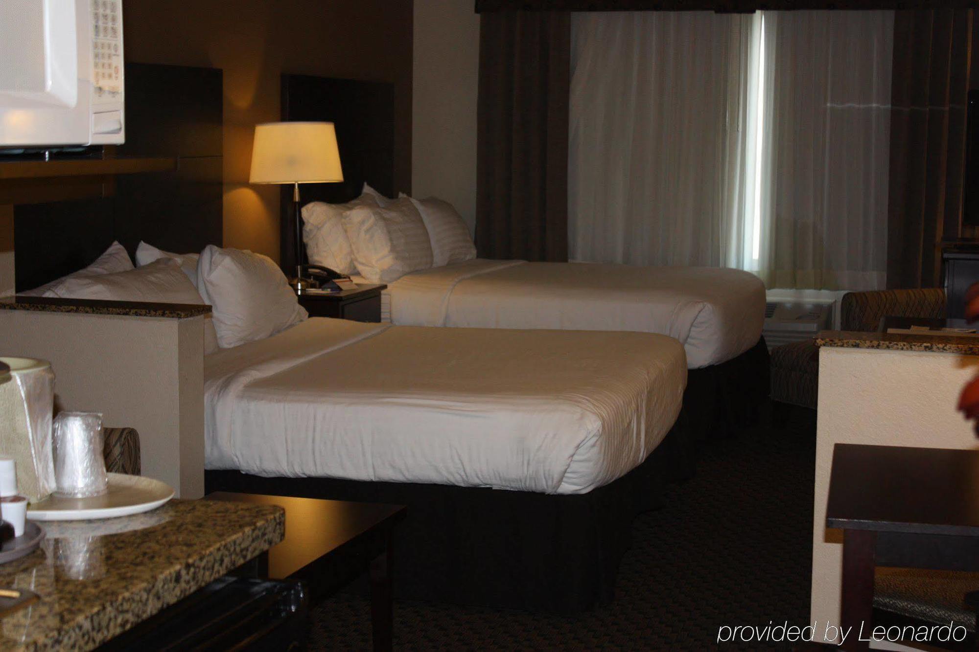 Holiday Inn Express & Suites Clinton By Ihg Экстерьер фото